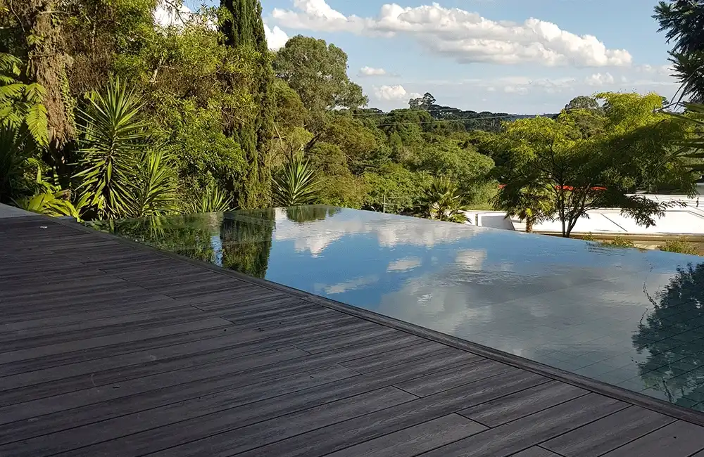 pedra de piscina borda infinita 