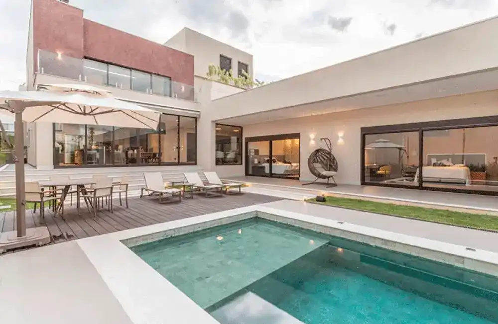 piscina borda branca