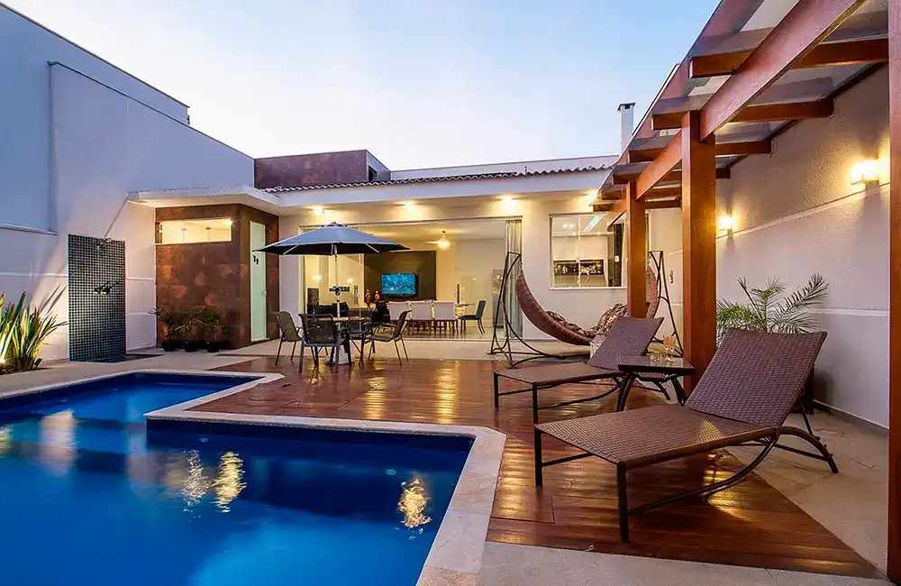 area gourmet com piscina moderna