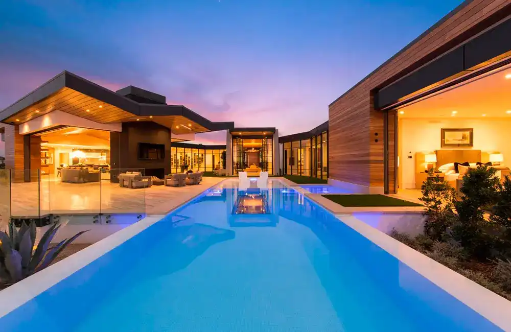 residência de luxo com piscinas modernas 