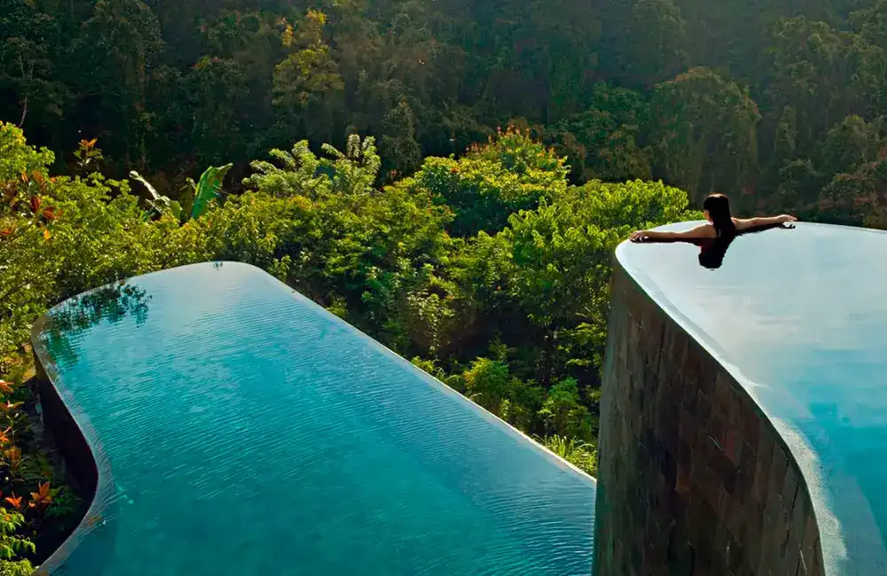 piscina infinita com dois andares 