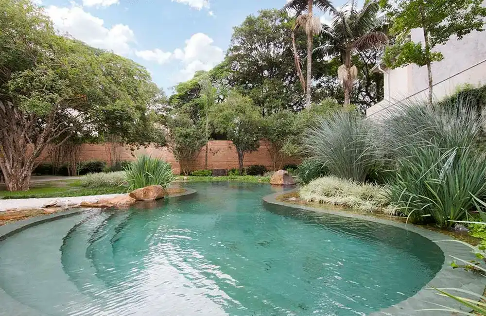 espaço relaxante com lagos