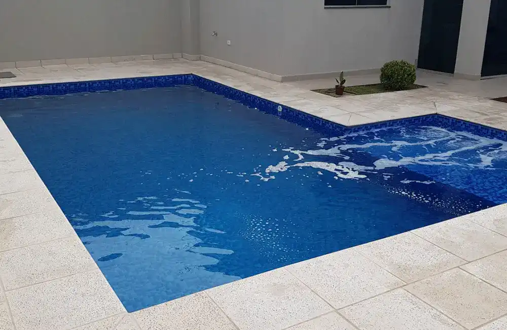 piscina em L com hidromassagem