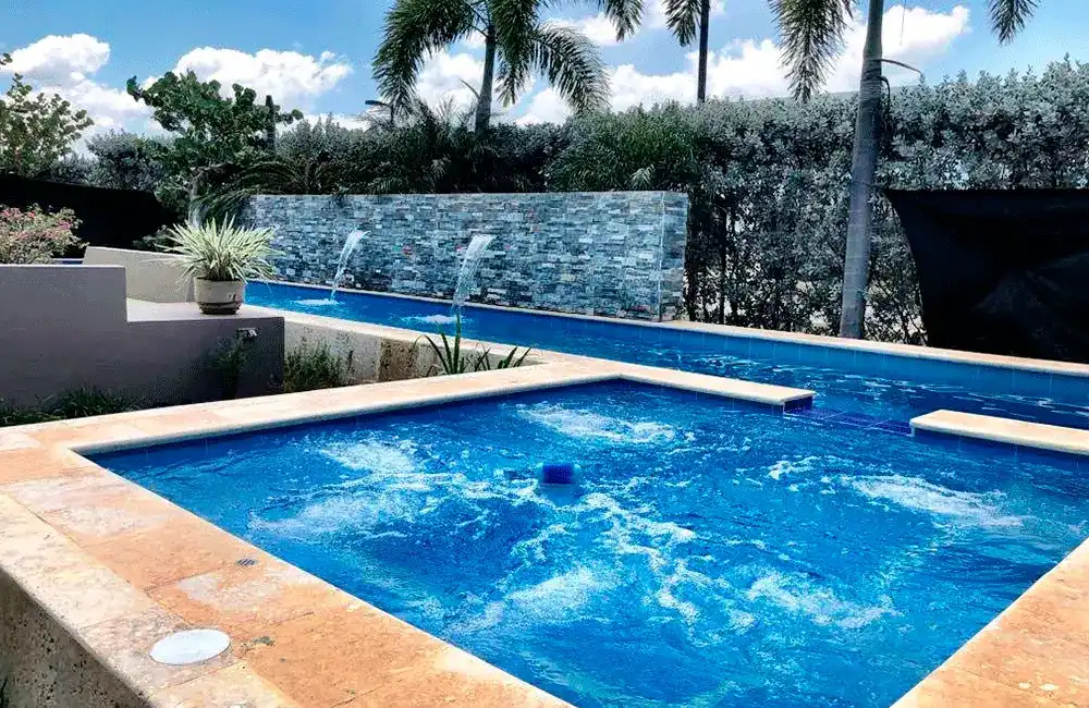 piscina grande com hidro