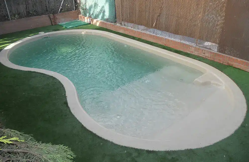 planejamento piscina branca no jardim