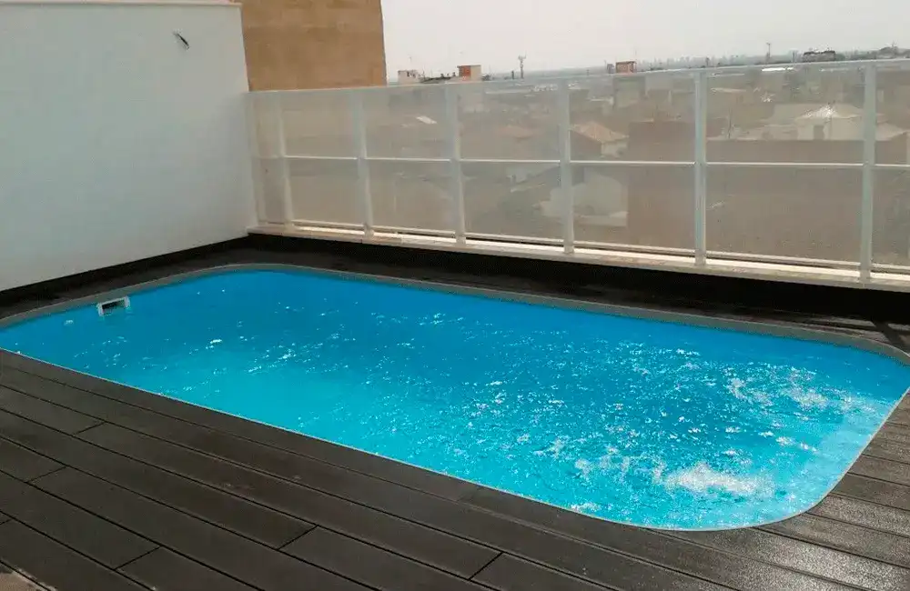 piscina simples com hidromassagem