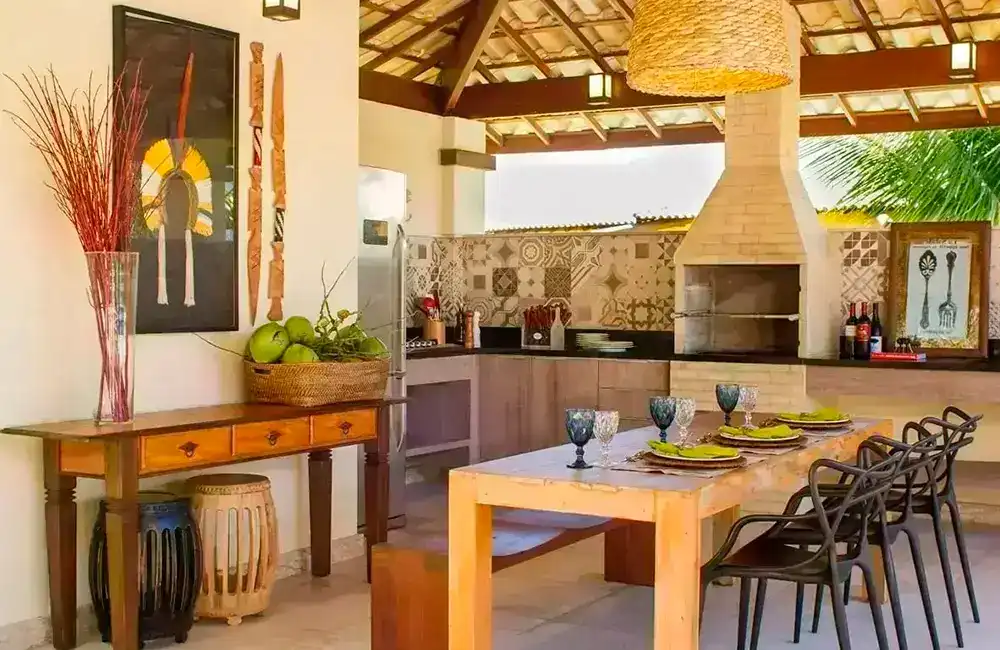 estilo rustico com churrasqueira e móveis