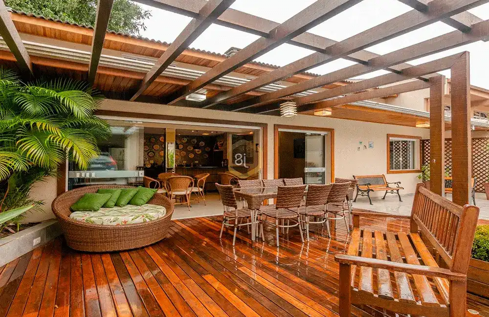 cobertura retratil para aproveitar em dias frios e chuvosos