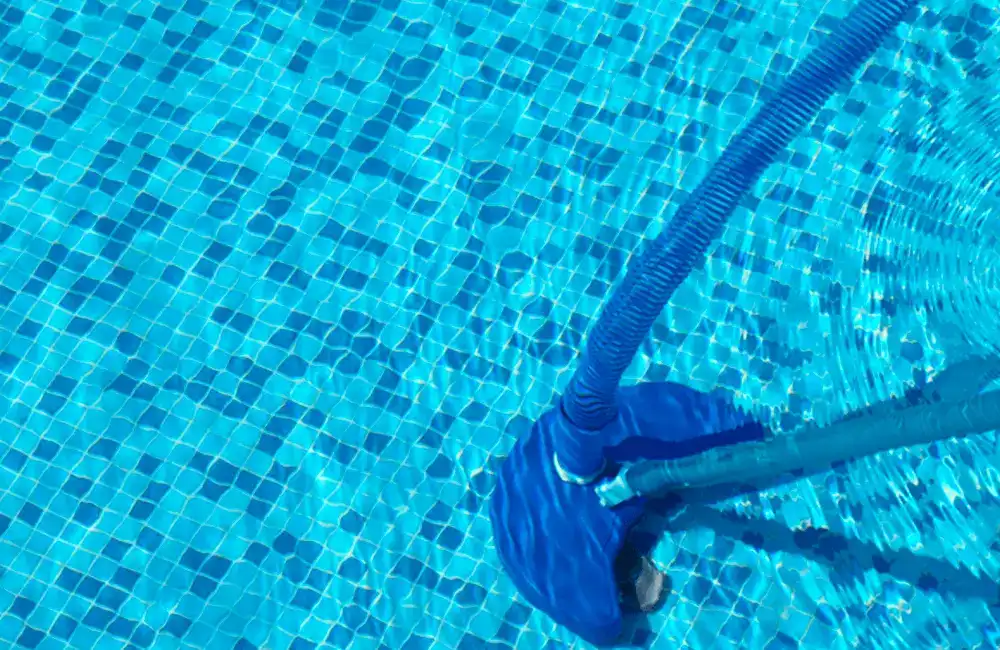 aspiração da piscina no tratamento fisico