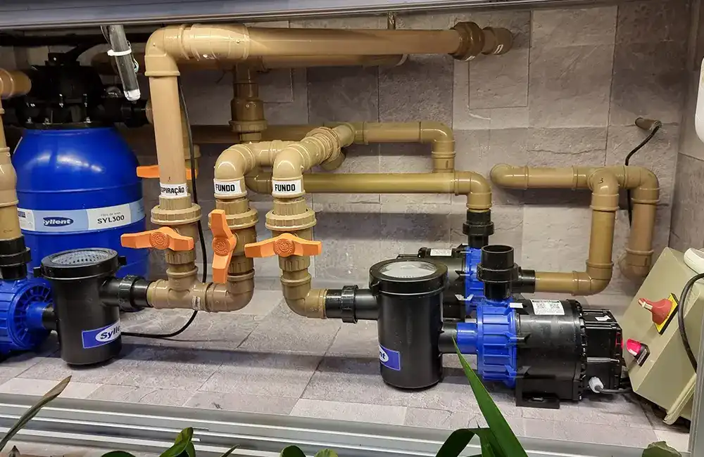filtro de areia na casa de maquinas da piscina que auxilia muito no tratamento fisico