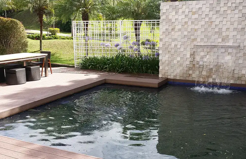 piscina tratada com periodixo de oxigenio