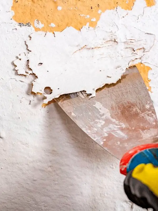 Como Emassar Parede? Faça Você Mesmo: Passo a Passo Simplificado 24 removendo massa da parede
