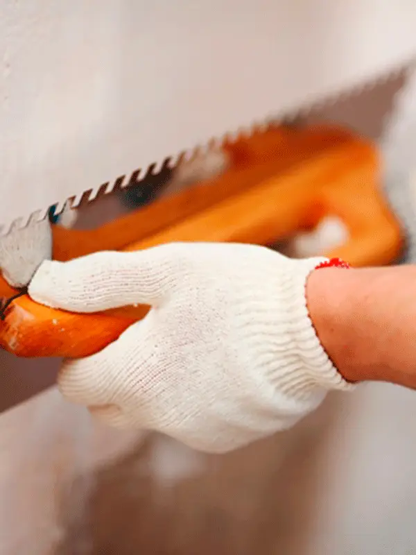 Como Emassar Parede? Faça Você Mesmo: Passo a Passo Simplificado 27 parede sendo emassada