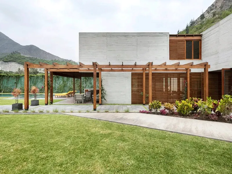 fachada com pergola