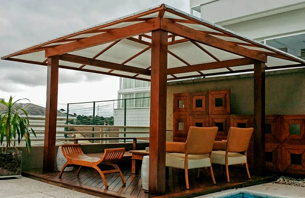 Gazebo de Madeira: Incrível Espaço no Jardim com Projetos para Inspirar 31 gazebo com toldo