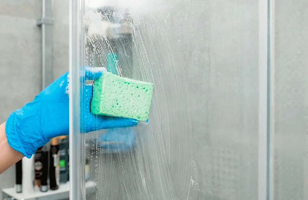 Descubra o Segredo: Como Limpar Box de Banheiro com 8 Dicas Incríveis 29 limpeza delicada do banheiro