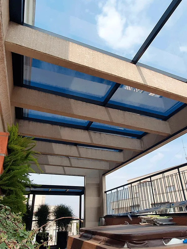 pergolado com vidro concreto