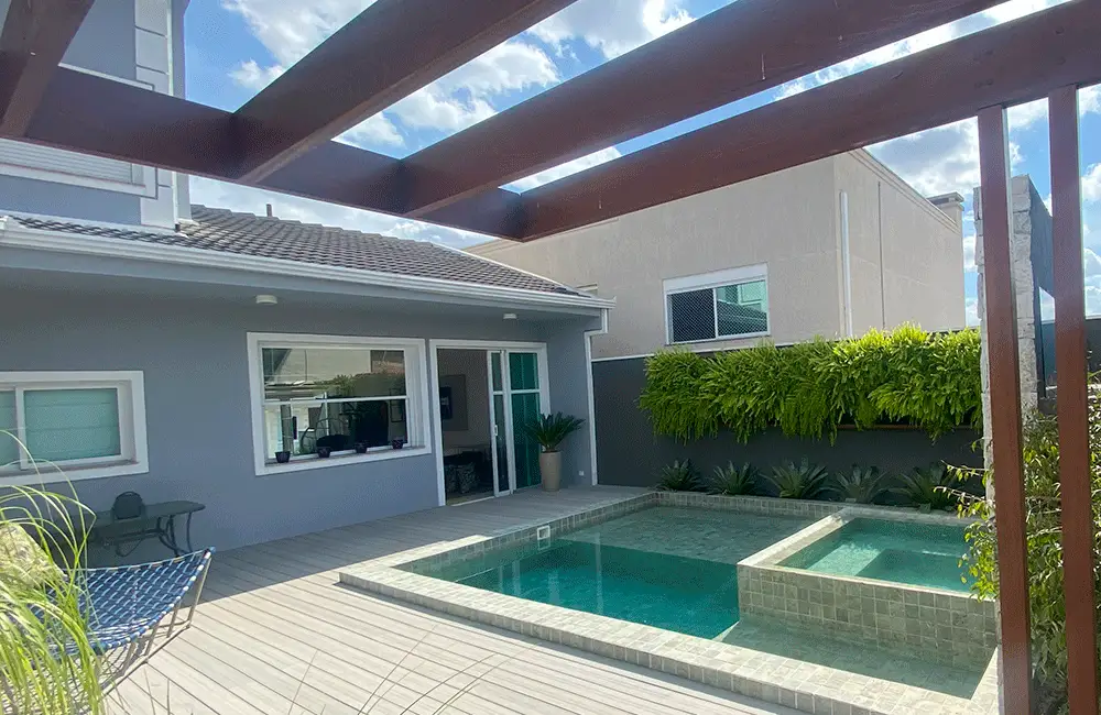 Piscina de Concreto: Como Fazer? Projetos e Modelos +39 Fotos 96 piscina com pergolado de madeira