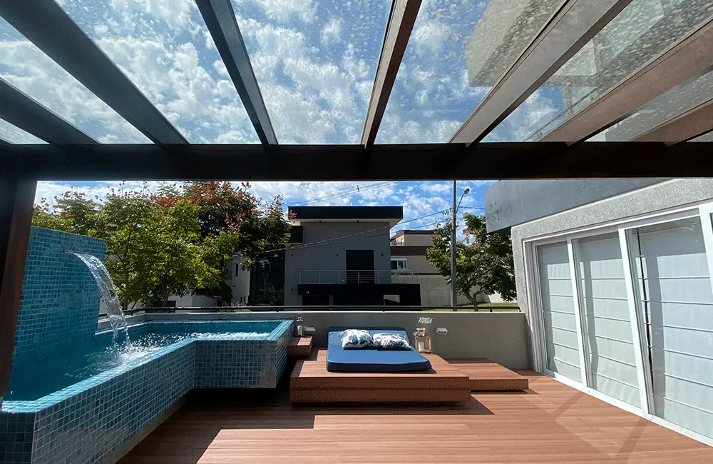 Piscina de Concreto: Como Fazer? Projetos e Modelos +39 Fotos 114 piscina no segundo andar com deck