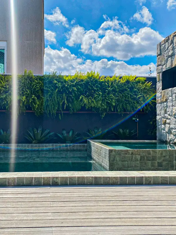decoração piscina no quintal