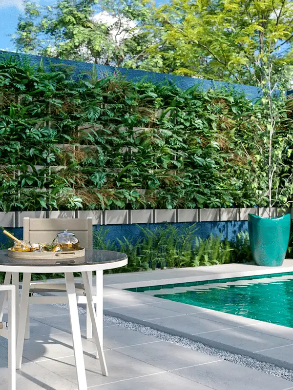 combinação do verde com azul da piscina