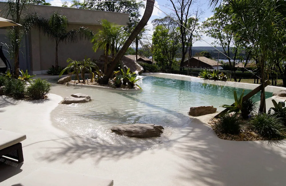 piscina com areaia compactada