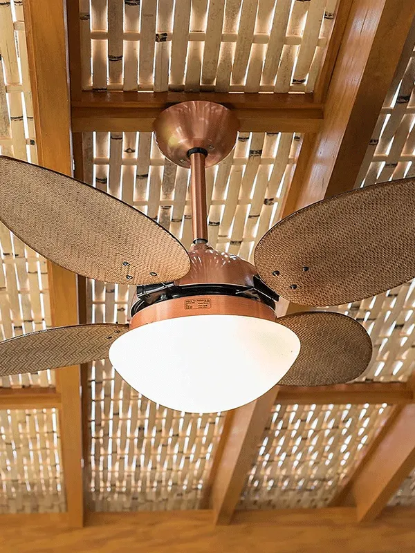 Pergolado de Madeira com ventilador de palha