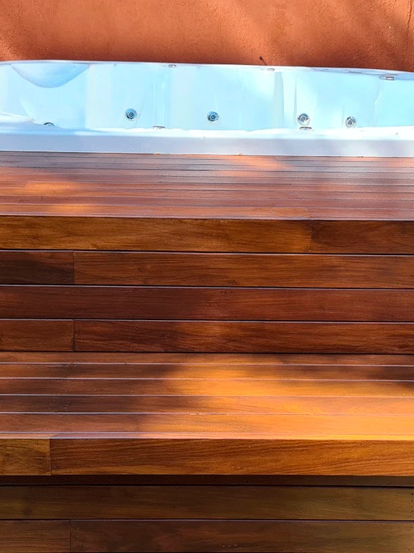 reguas de madeira para deck em volta da hidro spa
