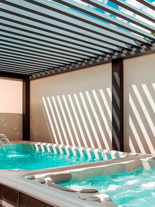 jacuzzi com pergolado metálico