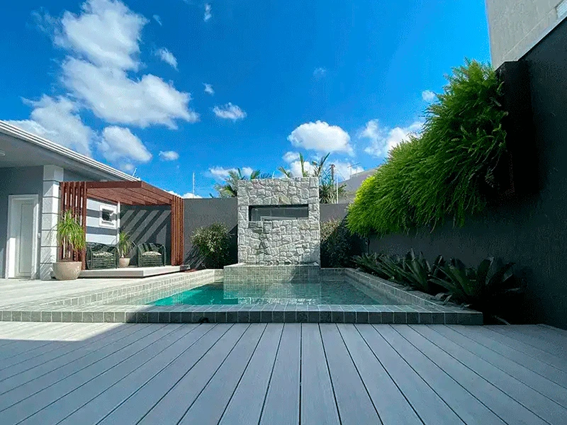casa relaxante com jardim vertical na parede