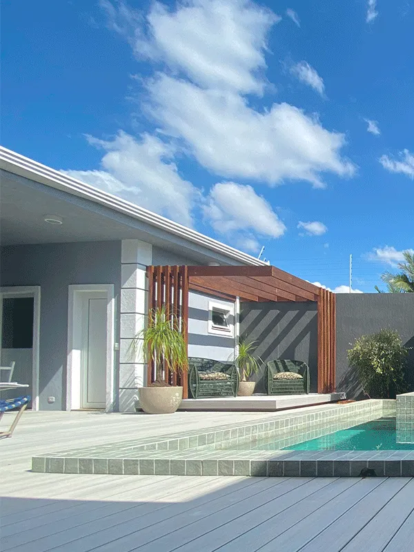 paisagismo para piscina com pergolado de canto com madeira ecológica