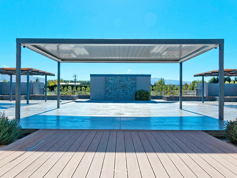 pergolado de aluminio na área da piscina