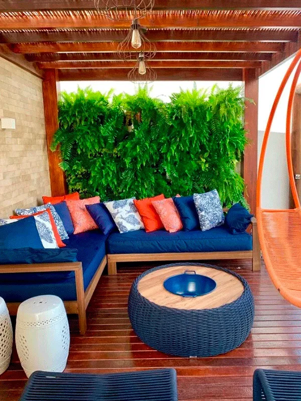 iluminação do pergolado com deck de madeira