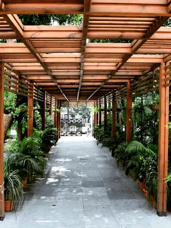 jardins com pergolado de madeira