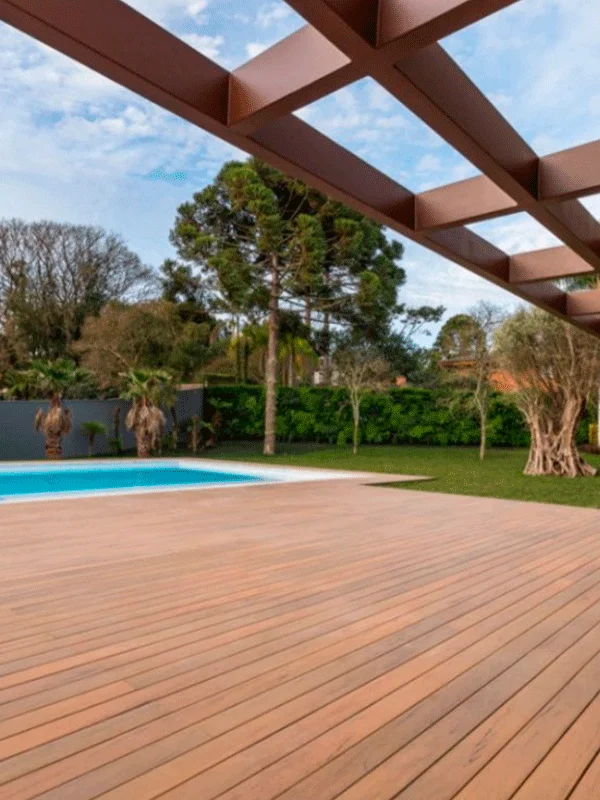 deck com pergolado