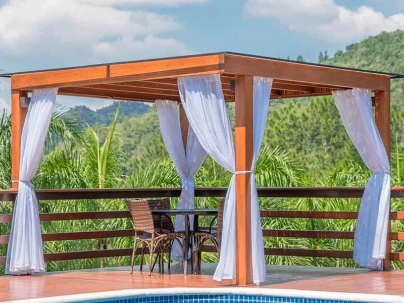 pergolado com cortinas