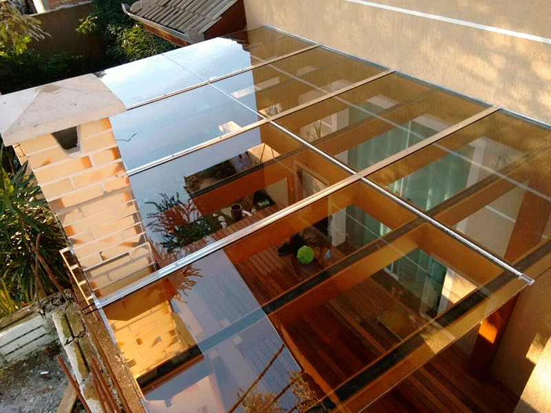 pergolado garagem com cobertura de vidro