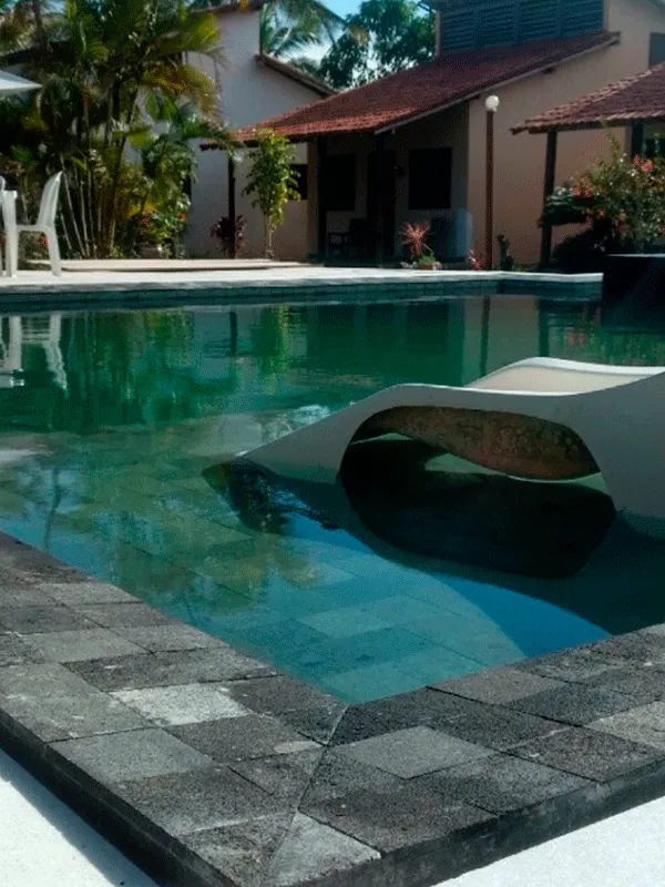 explicando vantagens e desvatagens da pedra hitam na decoração de casas 