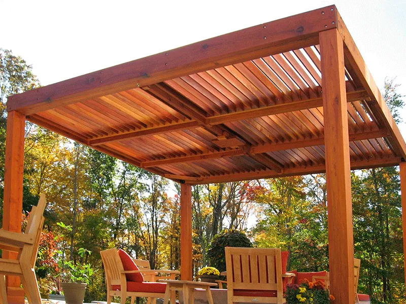 Pergolado de madeira na área externa