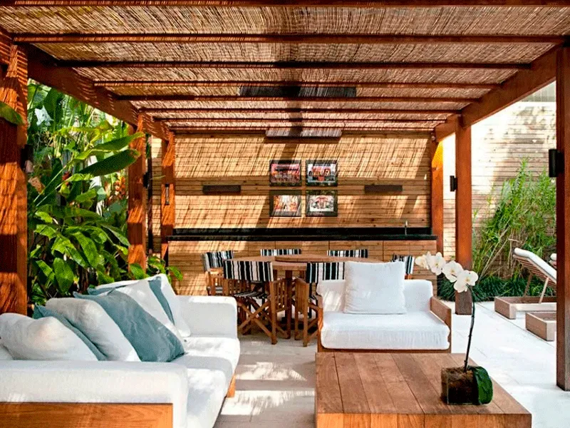 área de churrasqueira com pergolado