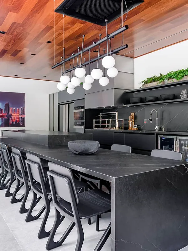 area de lazer pequena com porcelanato preto