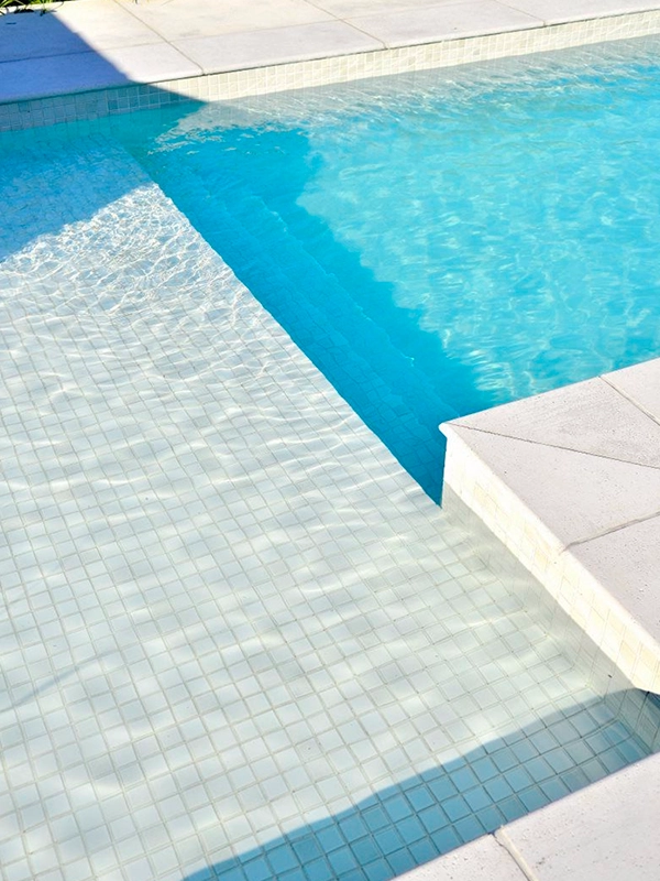 Revestimento Externo: Pisos, Muros e Fachadas +77 Fotos para Inspirar 161 azulejos em revestimento de piscina