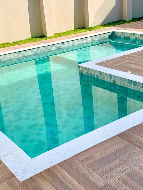 Bordas branca para piscinad e alvenaria