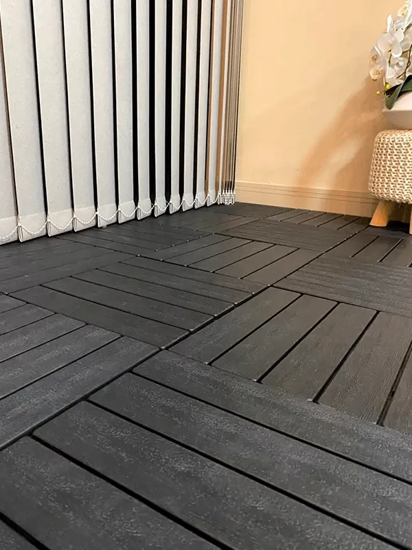 conexão de espaço com deck modeular preto