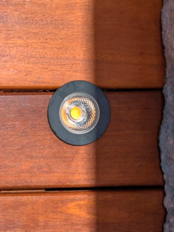 Iluminação embutida para deck