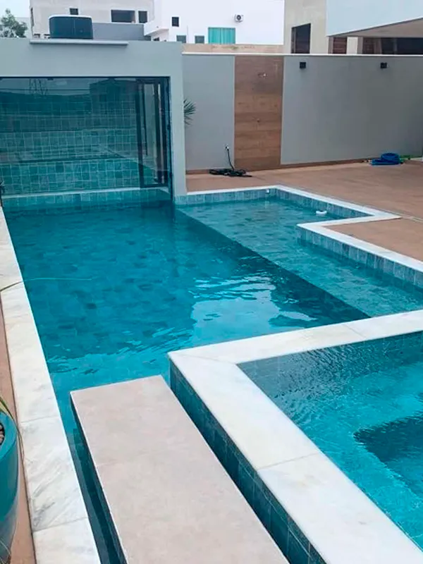 Como limpar azulejo da piscina