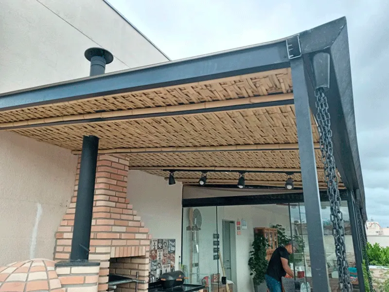 pergolado na área de churrasqueira