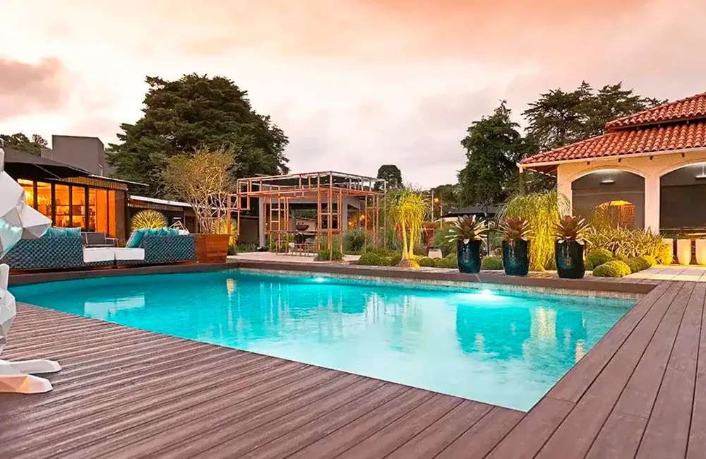 Piscinas grandes de luxo
