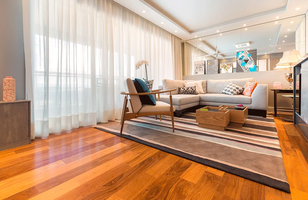 Piso de Madeira: Modelos, Cuidados e Vantagens +67 Fotos Incríveis 160 destacando tapetes da sala com o piso de madeira
