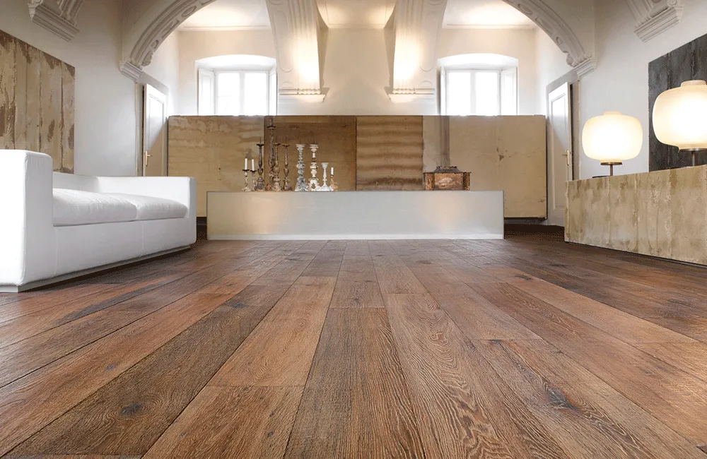 Piso de Madeira: Modelos, Cuidados e Vantagens +67 Fotos Incríveis 191 piso de madeiar com móveis brancos